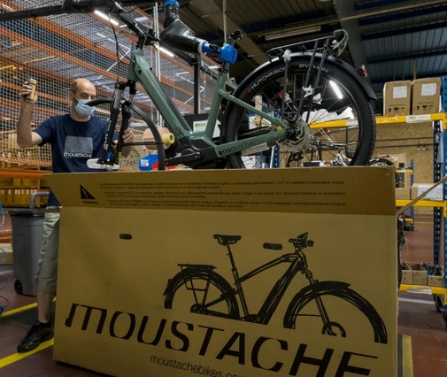 Dans les Vosges, l'ascension des velos electriques Moustache Bikes, dopes par le deconfinement