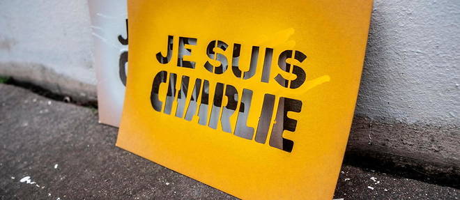 Un pancarte << Je suis Charlie >> posee devant l'ancien siege du journal satirique, cinq ans apres la tuerie d'une partie de sa redaction par les freres Kouachi.
