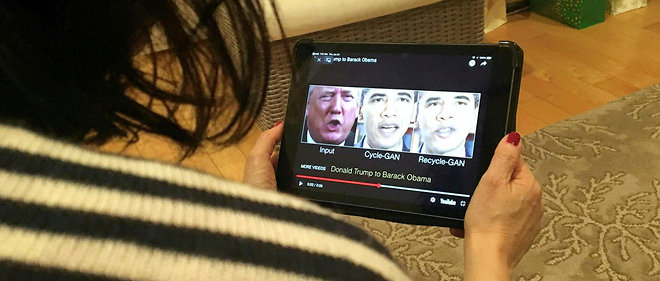 Une electrice de Washington regarde une video manipulee d'echanges tronques entre Donald Trump et Barack Obama, le 24 janvier 2019.
