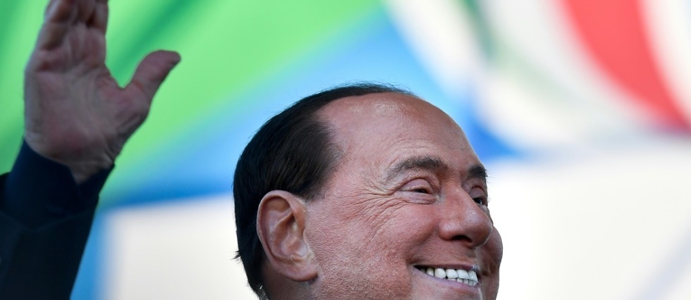 Italie: Berlusconi hospitalise pour coronavirus