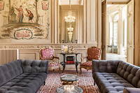 Le salon chinois du Grand-Lucé offre un aperçu du savant mariage entre contemporain et style Grand Siècle cultivé à l'hôtel-château du Grand Lucé. 
