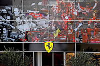 Vettel figure au milieu de la galerie de portraits des pilotes qui ont marqué les 999 Grands Prix précédant le Mugello. Le 1 000e disputé ce week-end marque une autre date, celle du départ annoncé de l'Allemand chez Aston Martin
