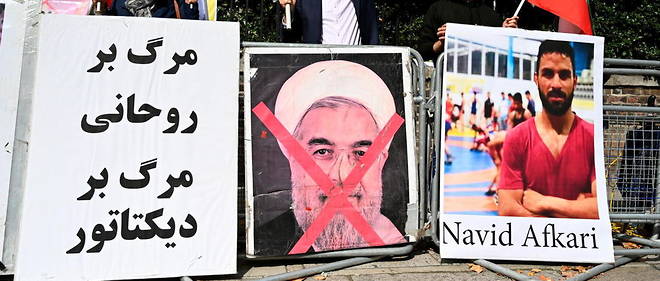 Manifestation devant l'ambassade d'Iran a Londres le 12 septembre apres l'execution du jeune lutteur iranien, Navid Afkari.
