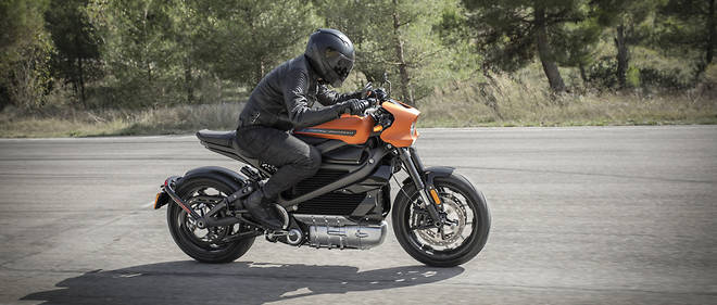 Avec son centre de gravite place assez bas, la Harley-Davidson LiveWire beneficie d'une tenue de route rassurante.
