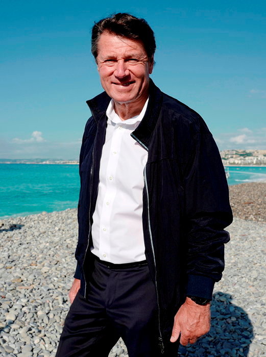 
        Ambassadeur. Christian Estrosi sur une plage de Nice.
