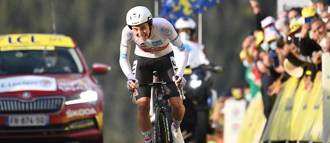 Tadej Pogacar a ecrase le contre-la-montre de la Planche des Belles Filles, et profite de la contre-performance de Primoz Roglic pour renverser le Tour de France. Il devrait gagner la Grande Boucle, demain, a Paris.
