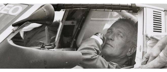 Paul Newman a bord d'une voiture de course, sa Rolex Oyster Perpetual Cosmograph au poignet : une image appartenant a la legende de la montre Daytona. 
