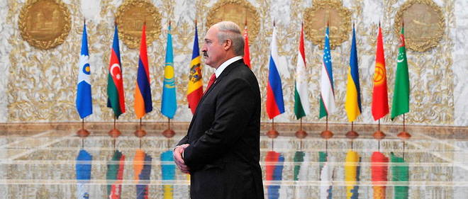 Le president bielorusse Alexandre Loukachenko (ici, a Minsk, en 2013), dont la reelection, le 9 aout, est contestee, a prete serment pour un sixieme mandat le 23 septembre.


