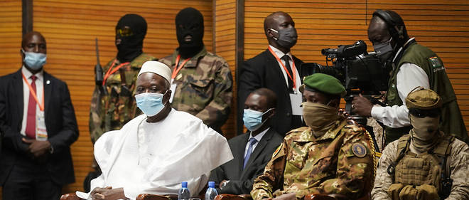Transition Mali President Bah Ndaw (L) is seen with  during his swearing-in ceremony at the CICB (Centre International de Conferences de Bamako) in Bamako on September 25, 2020. - This inauguration is expected to mark the beginning of a transition period of several months in preparation for general elections and the return of civilians to lead the country. (Photo by Michele Cattani / AFP), Transition Mali President Bah Ndaw (L) is seen with during his swearing-in ceremony at the CICB (Centre International de Conferences de Bamako) in Bamako on September 25, 2020. - This inauguration is expected to mark the beginning of a transition period of several months in preparation for general elections and the return of civilians to lead the country. (Photo by Michele Cattani / AFP)