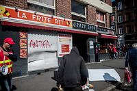 Devanture du fast-food de Claude Hermant à Lille, c'est ici qu'il est soupçonné d'avoir stocké les armes acquises auprès d'une entreprise slovaque.

