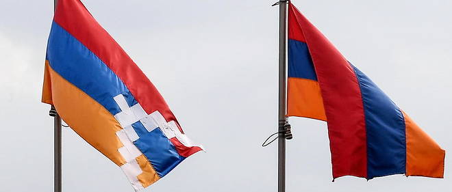 L'armee armenienne a accuse vendredi Bakou d'utiliser des << armes a sous-munitions >> interdites, tandis que l'Azerbaidjan a affirme que des journalistes locaux et etrangers avaient essuye des tirs d'artillerie armeniens dans le village azerbaidjanais de Gapanly.
