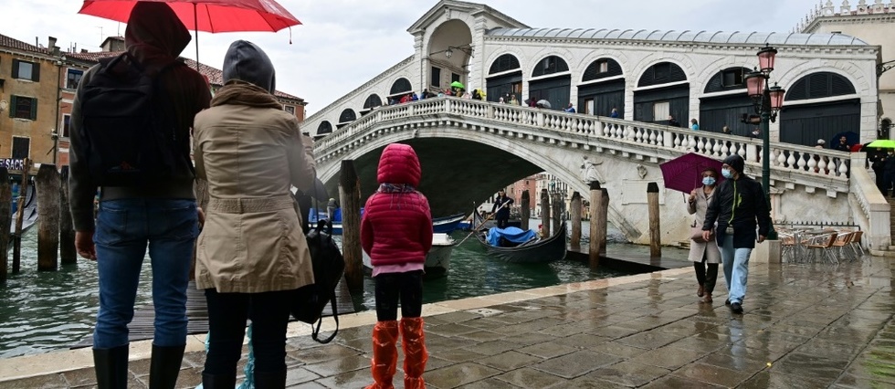 "Jour historique" a Venise, protegee de la crue par ses digues artificielles