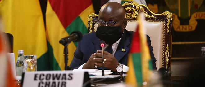 La declaration des dirigeants de la Cedeao levant les sanctions contre le Mali a ete signee par le president du Ghana, Nana Akufo-Addo, dont le pays exerce la presidence tournante de l'organisation regionale, mediatrice dans la crise malienne.
