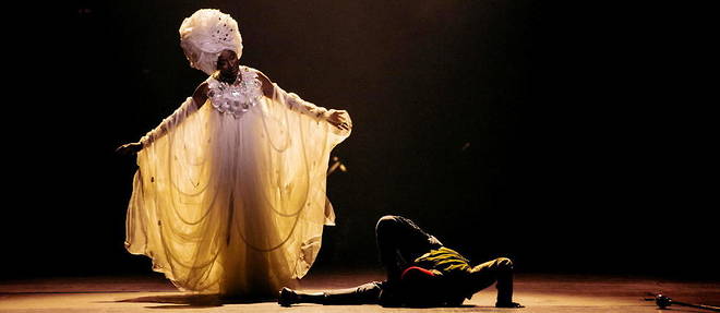Fatoumata Diawara au filage du << Vol du Boli >>, au theatre du Chatelet le 26 septembre 2020.
