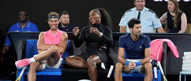 Serena Williams au milieu de Rafael Nadal et Novak Djokovic.

