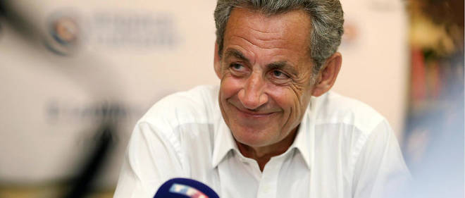 L Apparition Surprise De Nicolas Sarkozy En Pleine Interview De Carla Bruni Le Point