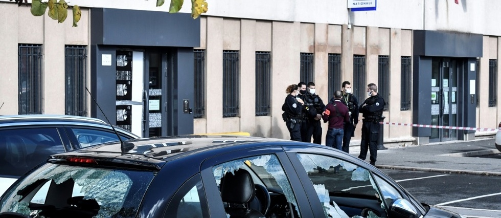 Attaque d'un commissariat a Champigny-sur-Marne: deux personnes en garde a vue