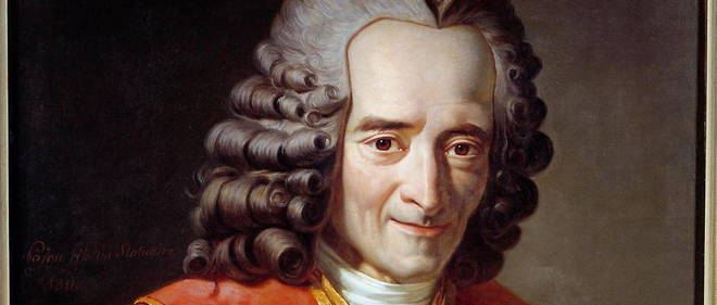 Portrait de Voltaire (Francois-Marie Arouet dit, 1694-1778) tenant << L'Annee litteraire >> de Freron. Peinture de (Jacques-Augustin-Catherine) Pajou (1766-1828), XVIIIe siecle. Paris, Comedie-Francaise.
