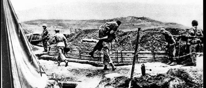 Soldats francais apres une attaque lors de la bataille de ?ien Bien Phu, au Vietnam, au printemps 1954. 

