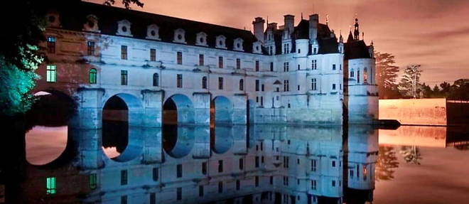 Le chateau de Chenonceau mis en lumiere pour la Nuit des chateaux.

