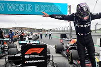 Formule 1&nbsp;: Lewis Hamilton s'impose au Portugal et d&eacute;passe Michael Schumacher