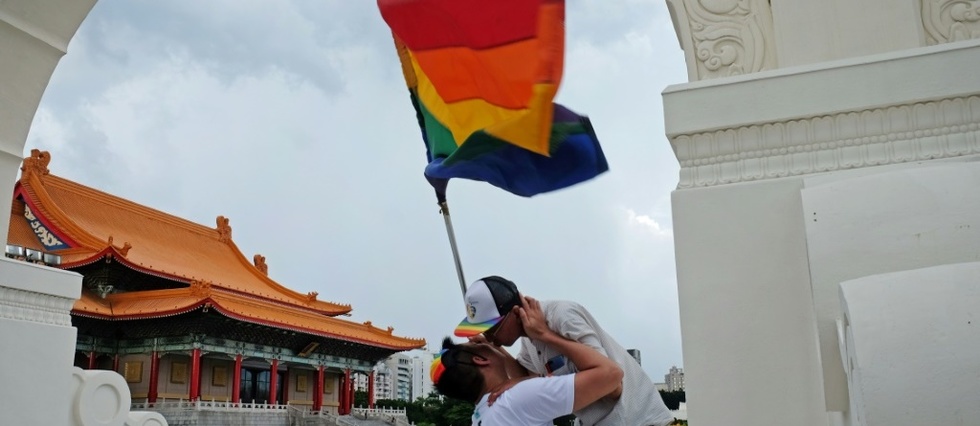 Taiwan: deux couples homosexuels se diront "oui" lors d'un mariage organise par l'armee