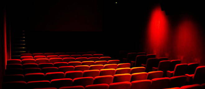 Une salle de cinema vide a Paris. 
