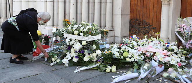 Un hommage a ete rendu aux victimes de l'attaque a l'eglise de Nice.
