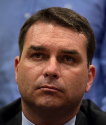 Bresil: demande d'inculpation du fils aine de Bolsonaro pour corruption