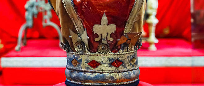 123 ans apres sa prise, jour pour jour, la couronne du dais retrouve Madagascar.
