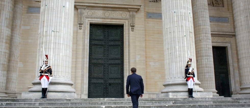 Macron commemore un 11 novembre sous confinement et pantheonise Genevoix