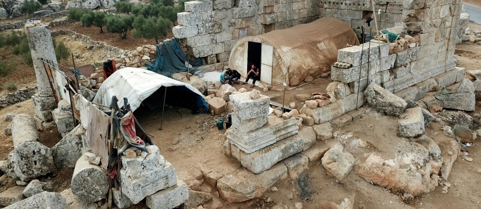 Dans la Syrie en guerre, des deplaces installes dans un temple romain