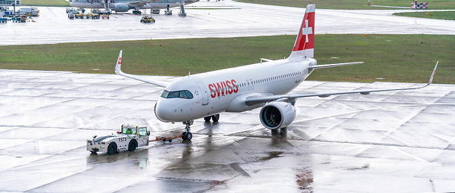 Un avion de la compagnie aerienne Swiss a l'aeroport de Tegel, en Allemagne.
