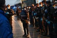 Saint-Denis: &eacute;vacuation d'un important campement de migrants au pied du Stade de France