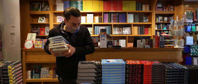 Une librairie du quartier de Brooklyn, a New York (Etats-Unis), le 17 novembre 2020. Pour esperer atteindre les rayons, les auteurs americains doivent de plus en plus faire relire leur texte par des sensitivity readers.
Une librairie du quartier de Brooklyn, a New York (Etats-Unis), le 17 novembre 2020. Pour esperer atteindre les rayons, les auteurs americains doivent de plus en plus faire relire leur texte par des sensitivity readers.