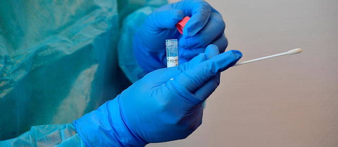 Pres d'un million de tests PCR sont realises chaque semaine, mais les delais pour les resultats s'allongent.
