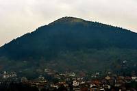 En Bosnie, une pyramide controvers&eacute;e attire Djokovic et les adeptes d'&eacute;nergies myst&eacute;rieuses