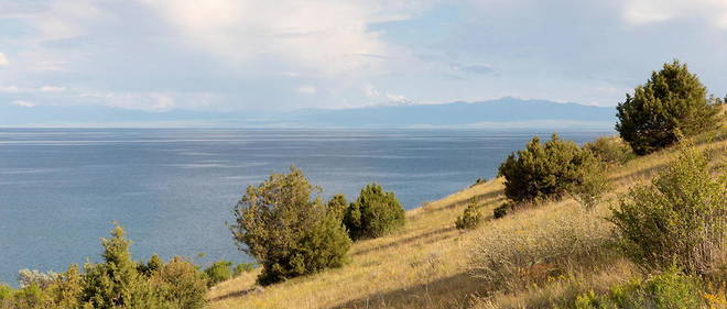 Vu du Lake Sevan au sud de l'Armenie.
