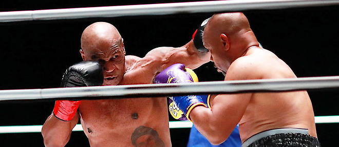 Mike Tyson a fait preuve d'agressivite sur le ring. 

