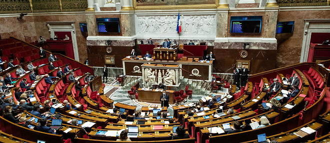 Apres le depart de Yannick Favennec, le groupe MoDem et democrates apparentes compte 49 deputes, tandis que le groupe UDI et independants grimpe a 19 membres (photo d'illustration).
