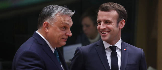 Le Premier ministre hongrois Viktor Orban avec Emmanuel Macron, en fevrier 2020, a Bruxelles.
