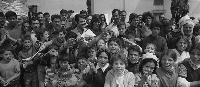 En 1975, moins d'un an apres son election, VGE inaugure une formule de deplacements au Maghreb.
