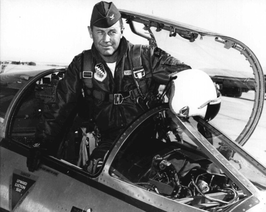 Deces du pilote americain Chuck Yeager, legende de l'aviation
