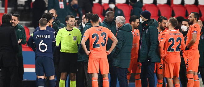 Un arbitre du match du PSG est accuse d'insultes racistes. 

