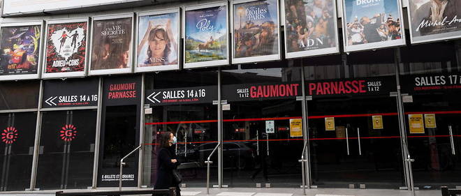Paris, le 25 novembre 2020. Facade du cinema Gaumont Pathe Parnasse.
