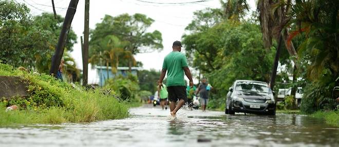 Les Fidji menacees de vagues geantes et d'inondations a l'approche du cyclone Yasa