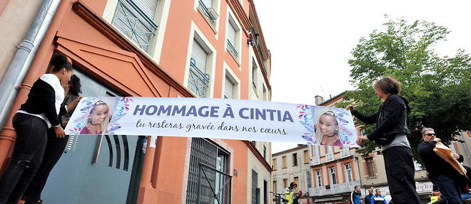 Lors d'une marche blanche en hommage a Cintia, tuee par Jean-Baptiste Rambla en 2017.
