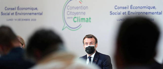 Emmanuel Macron devant les membres de la Convention citoyenne sur le climat.  

