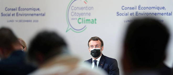 Emmanuel Macron devant les membres de la Convention citoyenne sur le climat.  
