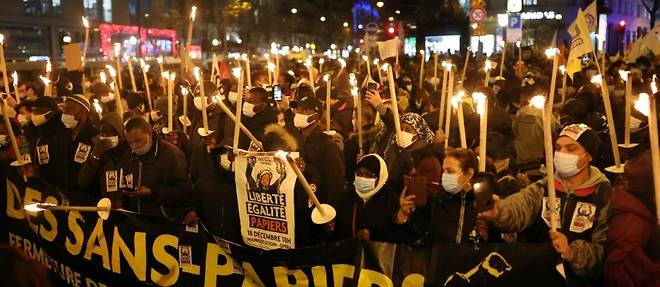 Acte IV des manifestations de sans-papiers, plus d'un millier defilent a Paris